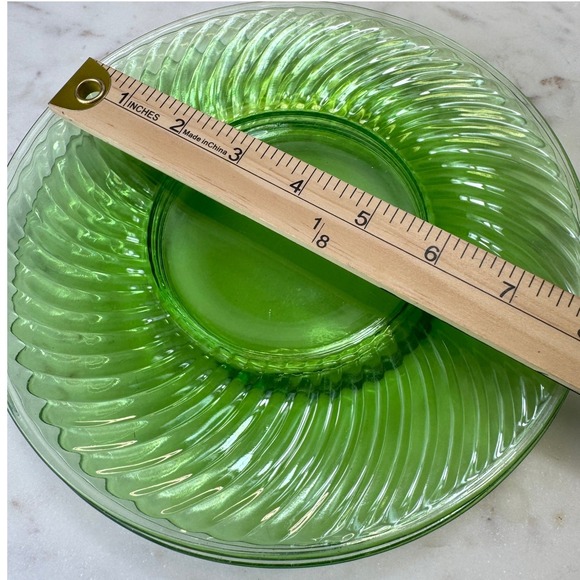 Vintage Green Uranium Glass Plates Set of 4 Spiral Optic Swirl Depression Glass - Picture 4 of 9